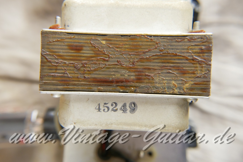 img/vintage/6029/Fender Bassman_5F6A_Tweed_narrow_panel_1960-016.jpg